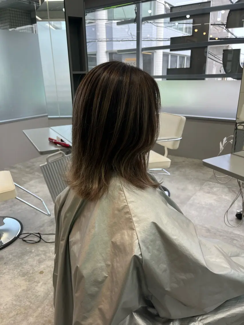 ミディアム レイヤーカット ヘアカラー 比嘉 翔太のヘアスタイル