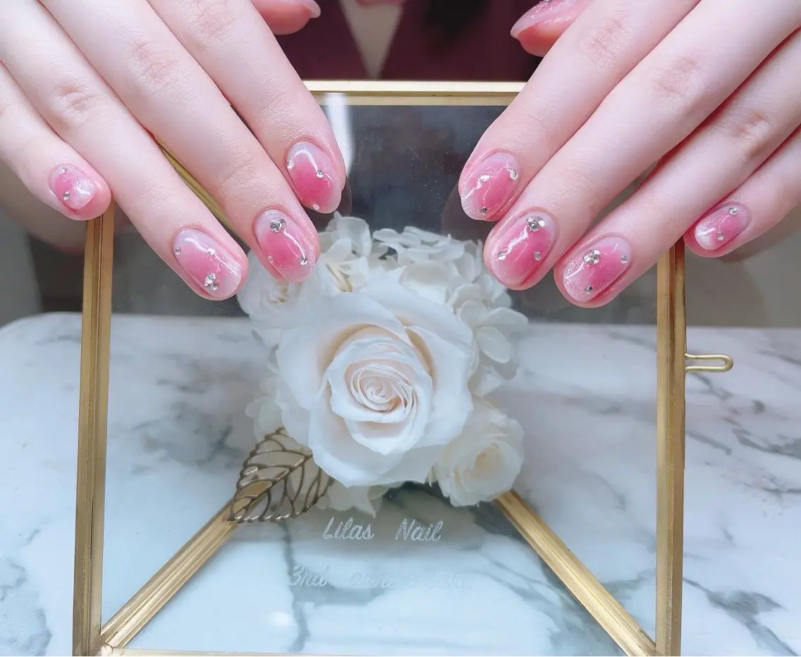 ネイル チークネイル ジェルネイル グラデーション ハードジェル キラキラネイル Lilas Nailのネイルデザイン