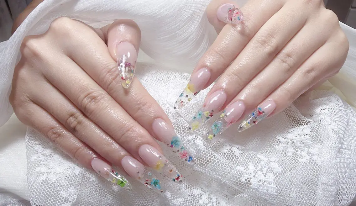ネイル アートネイル オーロラネイル ガーリー キラキラネイル 韓国ネイル ハンドネイル Mio NailsalonUのネイルデザイン