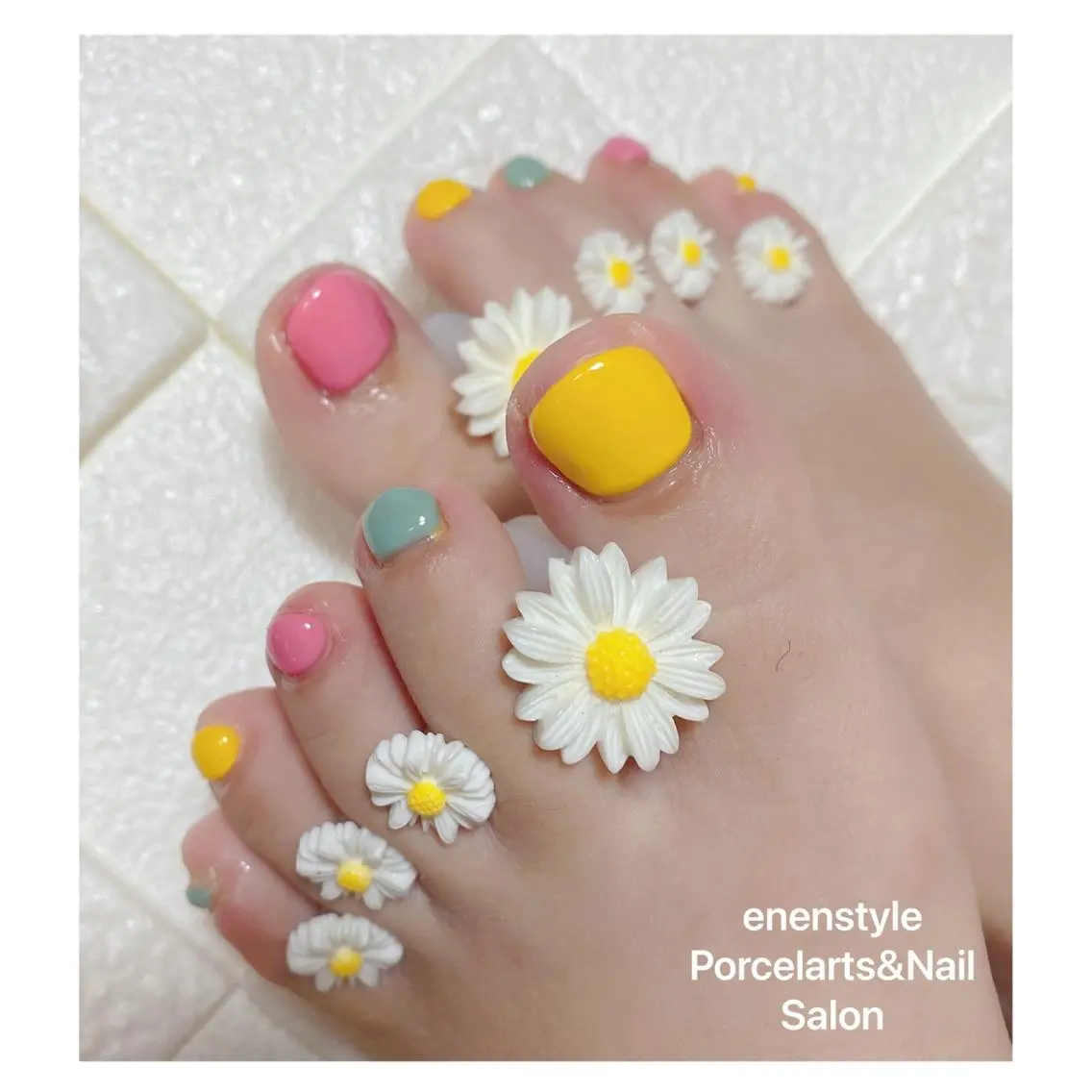 ミディアム ネイル ハンドネイル フットネイル 🐾enen style 🐾のネイルデザイン