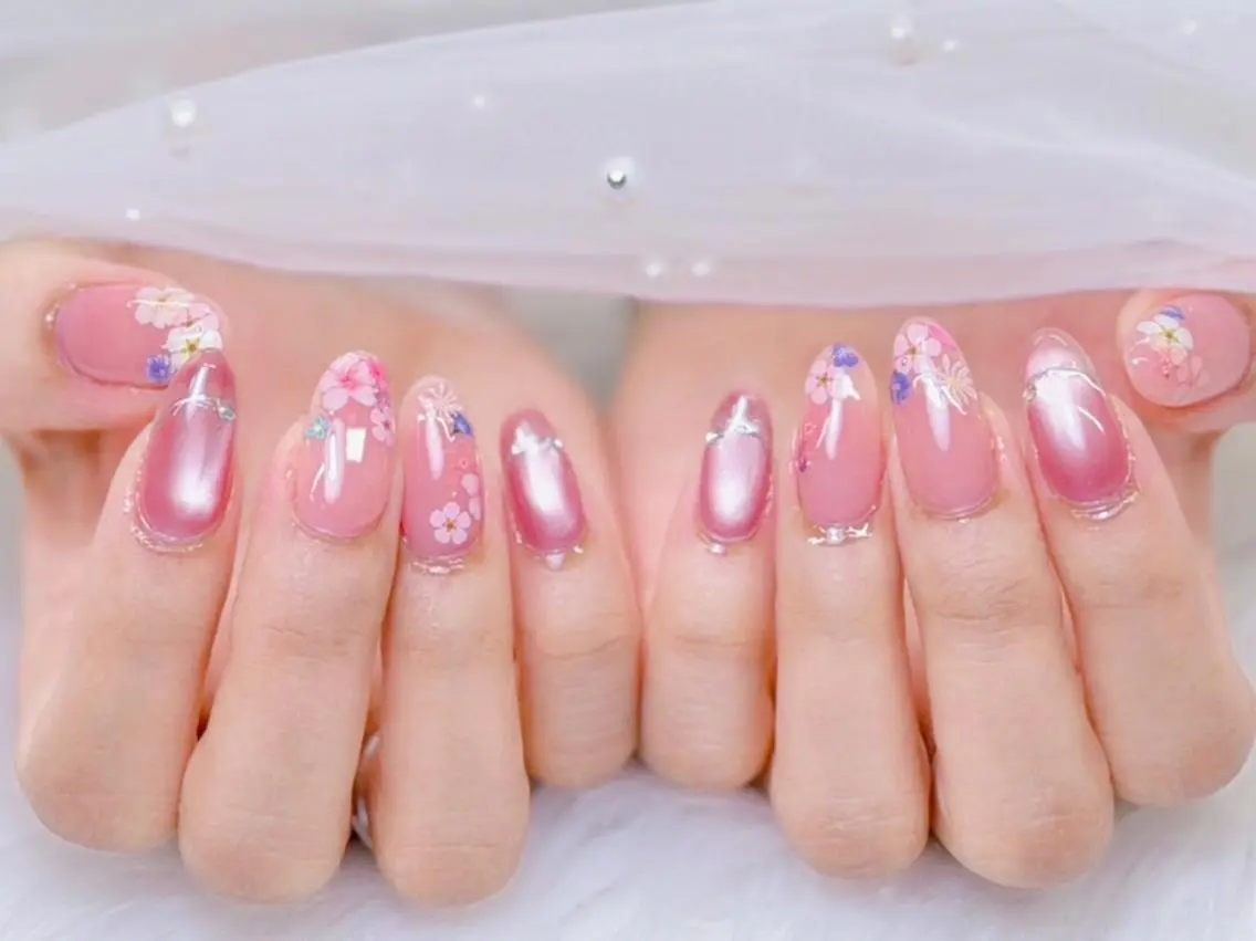 ネイル 💕リリ 🩷のネイルデザイン