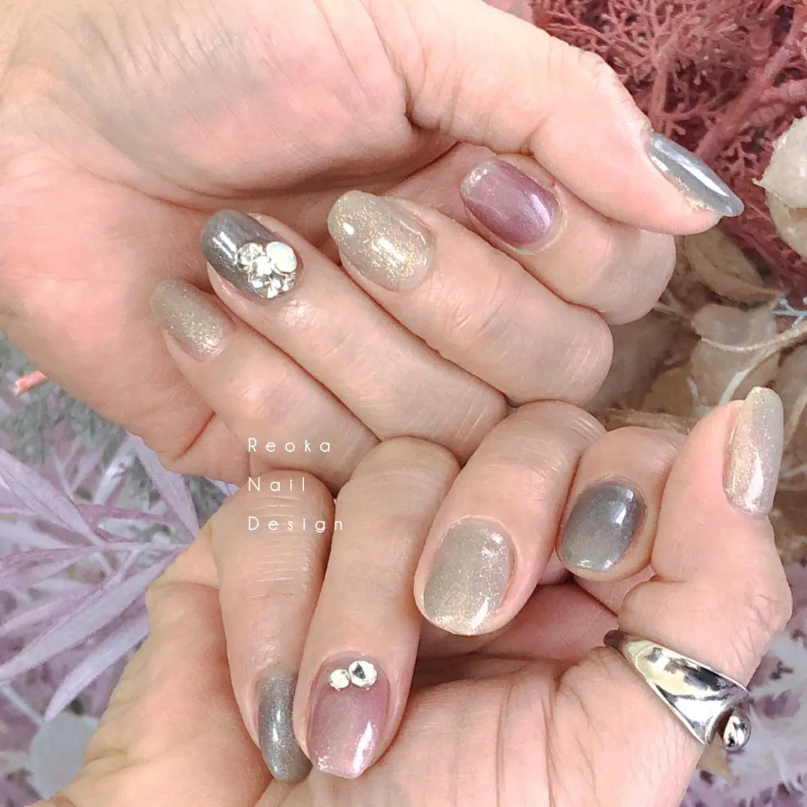 セミロング ネイル ハンドネイル Blowe ニュアンスのネイルデザイン