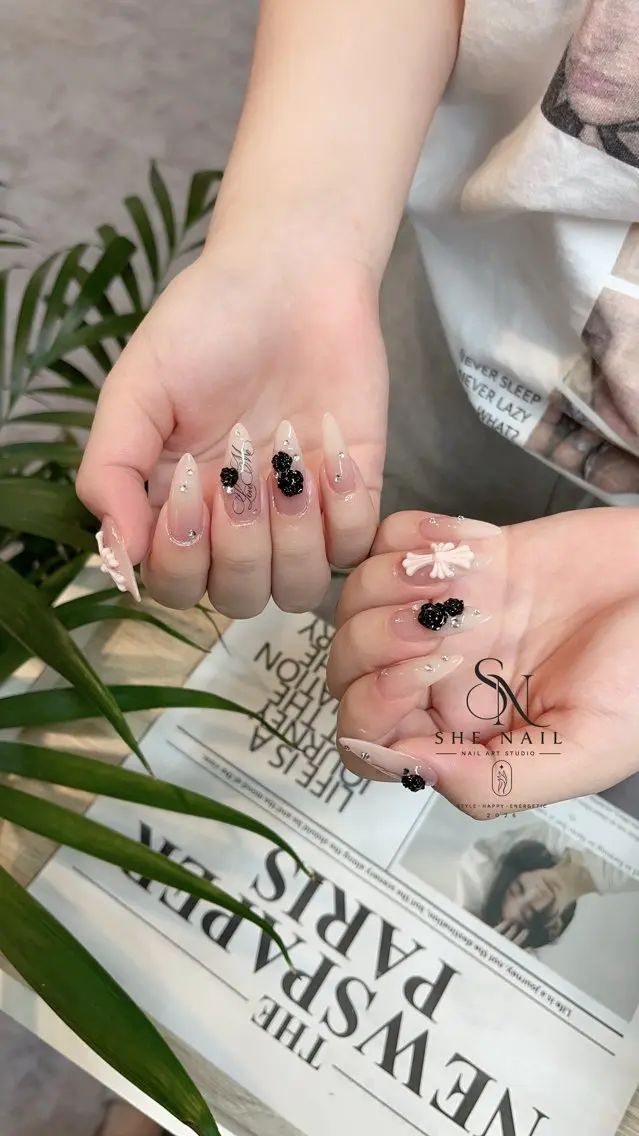 ネイル アートネイル ガーリー 韓国ネイル ロングネイル 持ち込み ハンドネイル 博多 SHE Nailのネイルデザイン