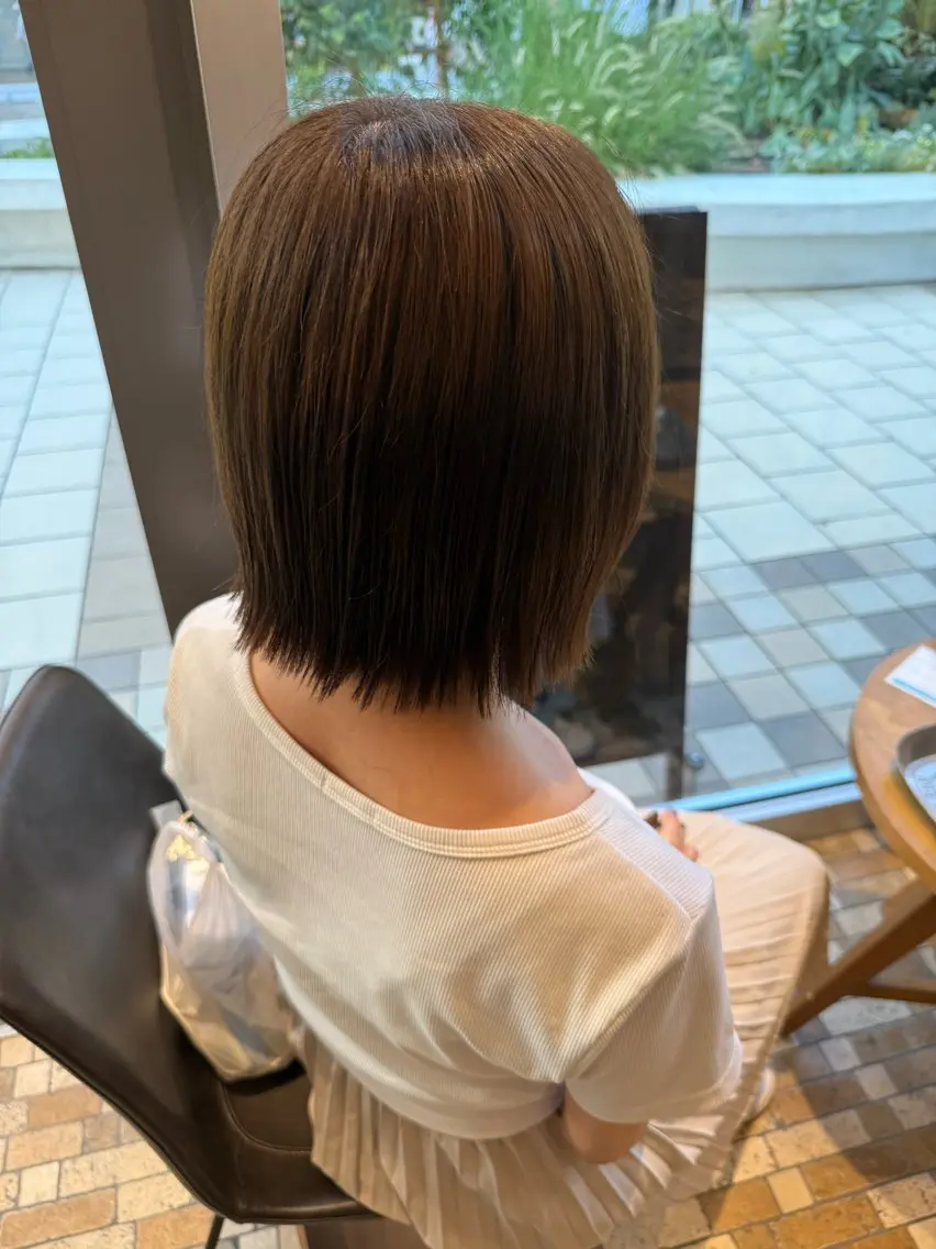 ショート 切りっぱなしボブ アッシュ ボブ カット ヘアカラー レイヤーカット /momocaのヘアスタイル