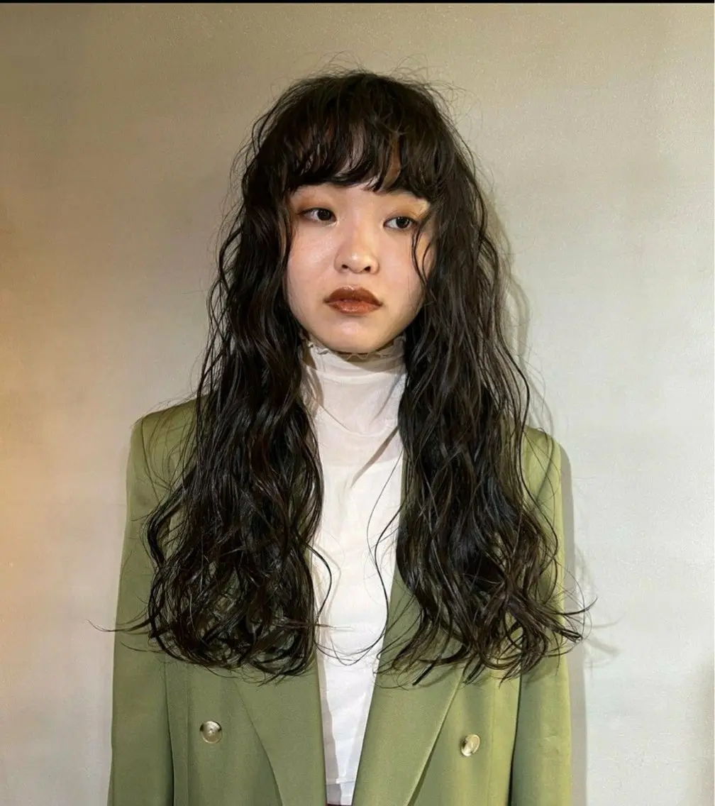 ロング パーマ yukie/ パーマ/ハイトーンのヘアスタイル