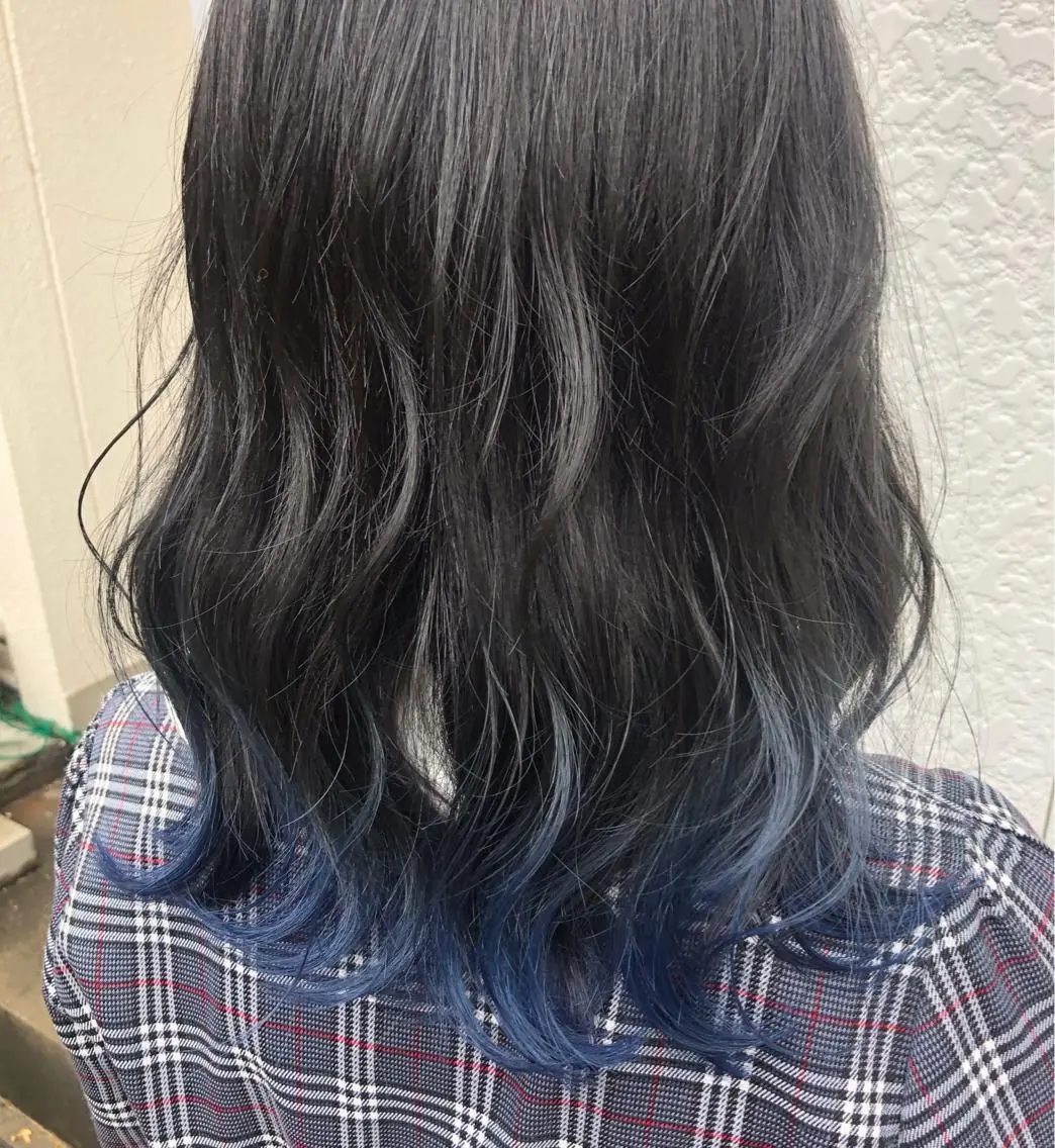ミディアム カラー ブリーチ ブルーカラー ケアブリーチ ダブルカラー グラデーションカラー インナーカラー 推し ブリーチ 髪質改善のヘアスタイル