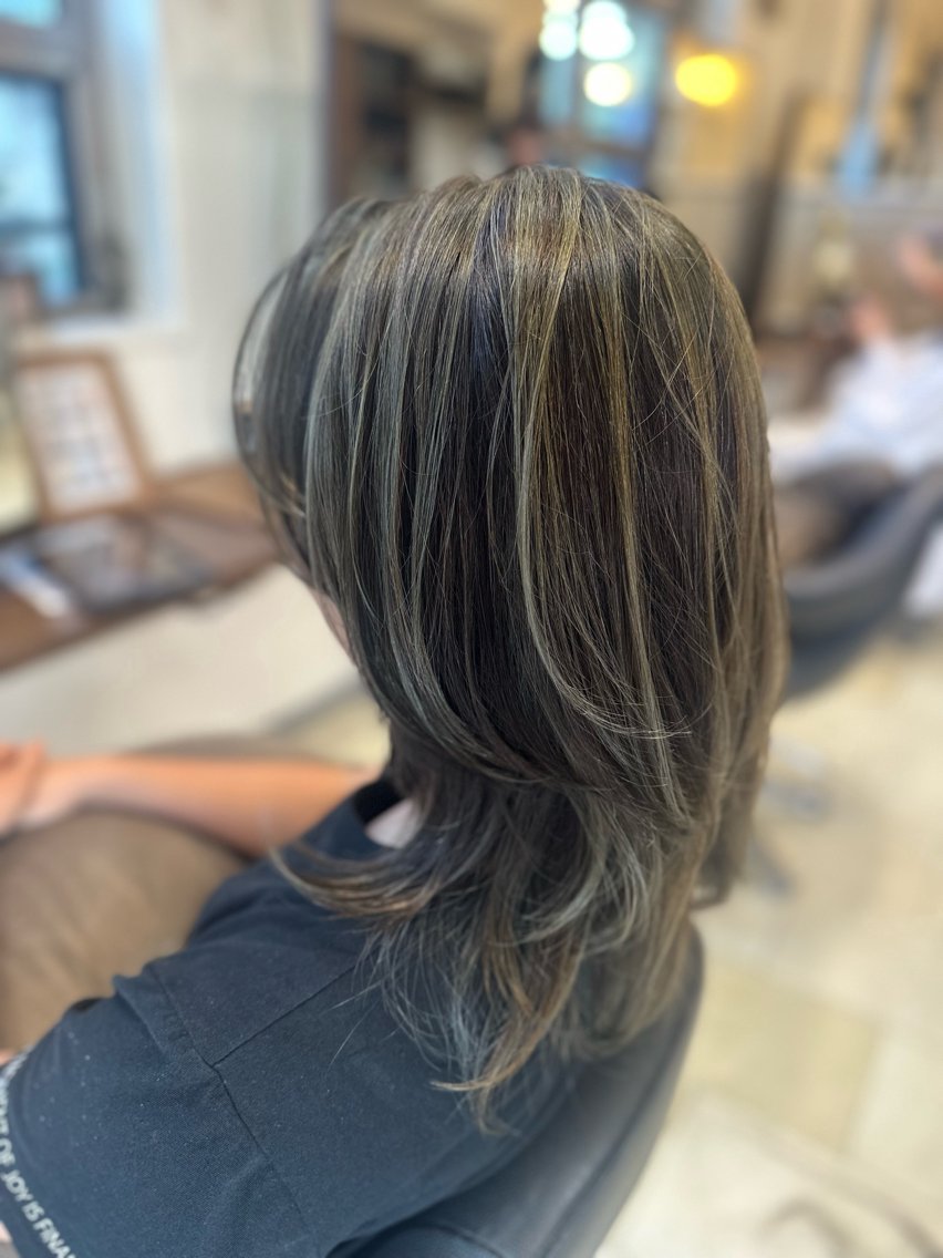セミロング カラー カット ヘアカラー 🩷 YUMIのヘアスタイル
