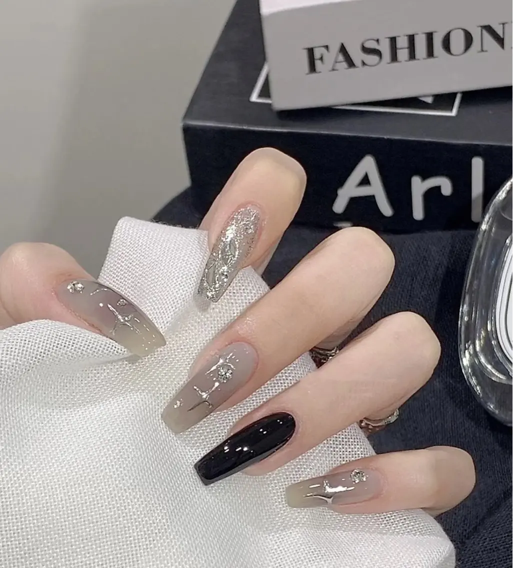 ネイル チークネイル 長さ出し ジェルネイル マグネットネイル 持ち込み ハンドネイル ハンドケア Lucky nail 小林和希のネイルデザイン