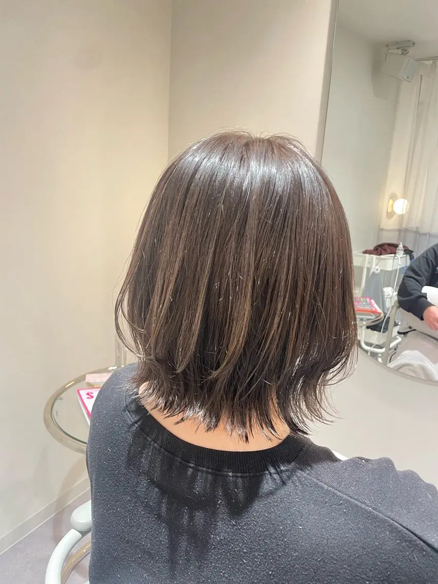 ミディアム レイヤーカット 廣岡 采音のヘアスタイル