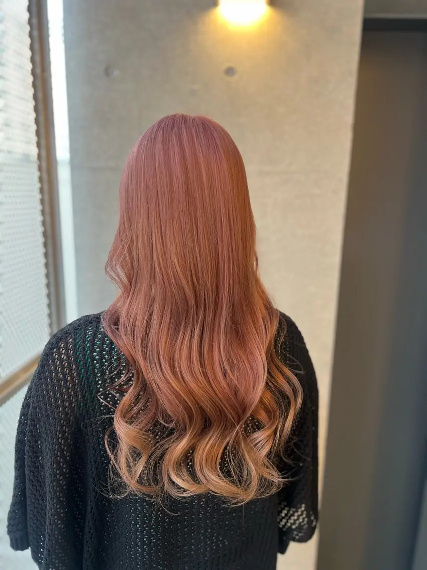 ロング カラー ベージュカラー ブリーチ ハイトーンカラー ピンクカラー ピンクベージュ ヘアカラー 吉野 瑳桜のヘアスタイル