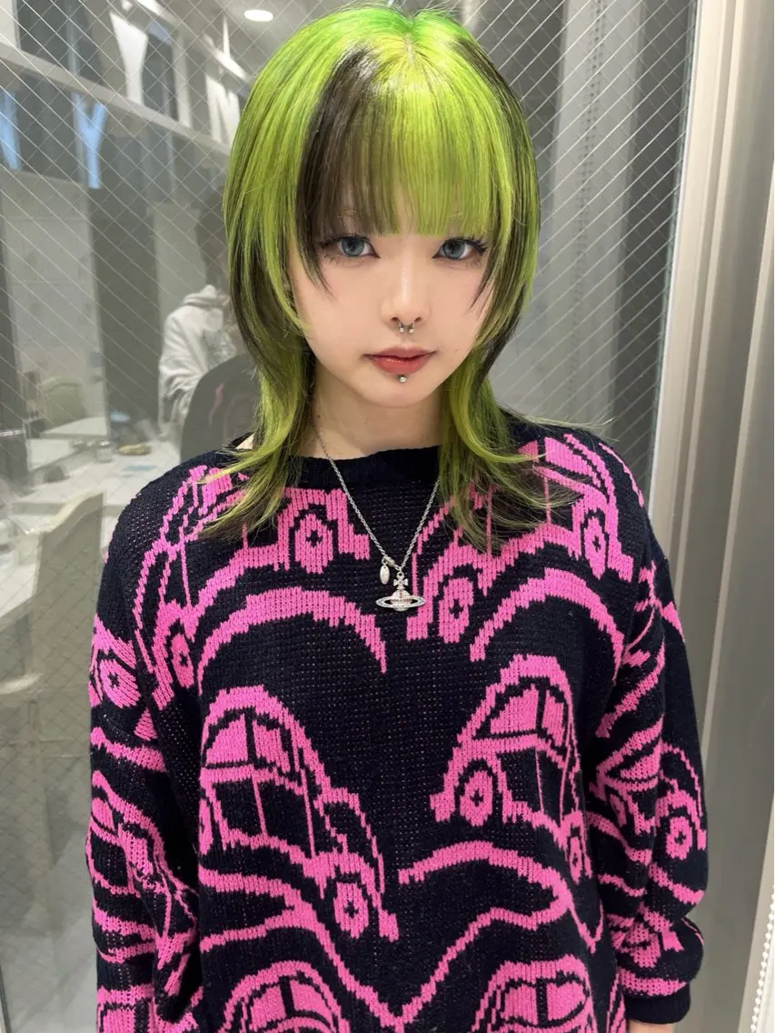ミディアム ミディアムパーマ レイヤーカット ウルフカット ウルフレイヤー ウルフカット／吉村 桃子のヘアスタイル