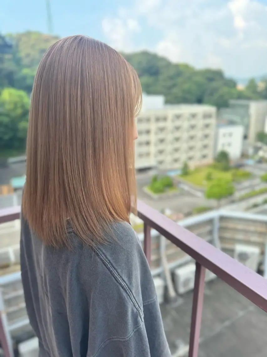 ミディアム カラー ベージュカラー ミルクティーベージュ ヘアカラー Viage （ビアージュ）のヘアスタイル