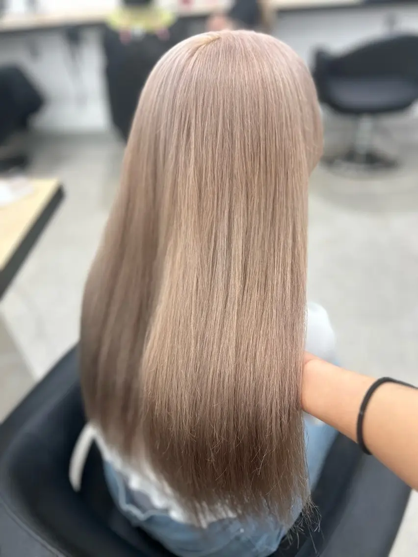 ロング カラー ヘアカラー トリートメント ヘッドスパ ヘアセット YUKA🤍ベージュ /ミルクティーのヘアスタイル