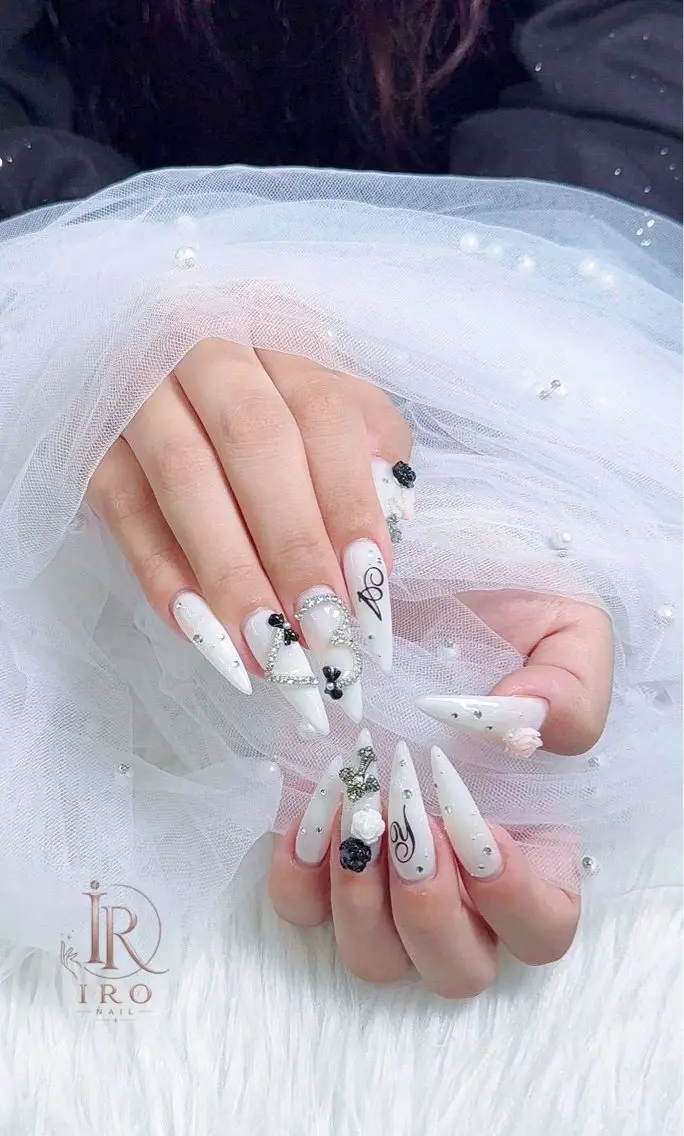 ネイル ハンドネイル IRO Nail Studioのネイルデザイン