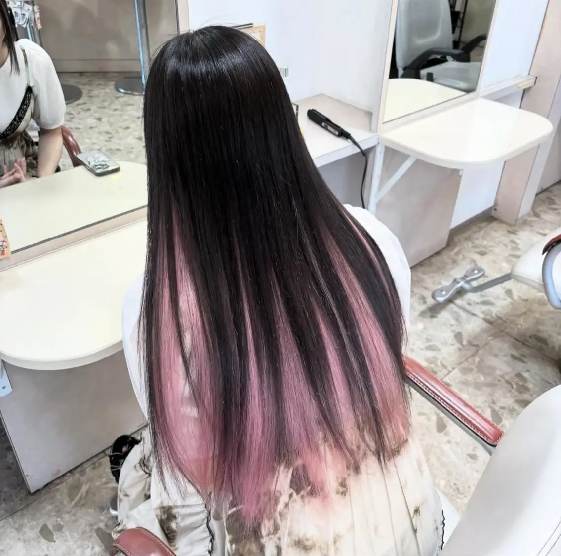 ロング カラー インナーカラー ピンクカラー 山本 きらりのヘアスタイル