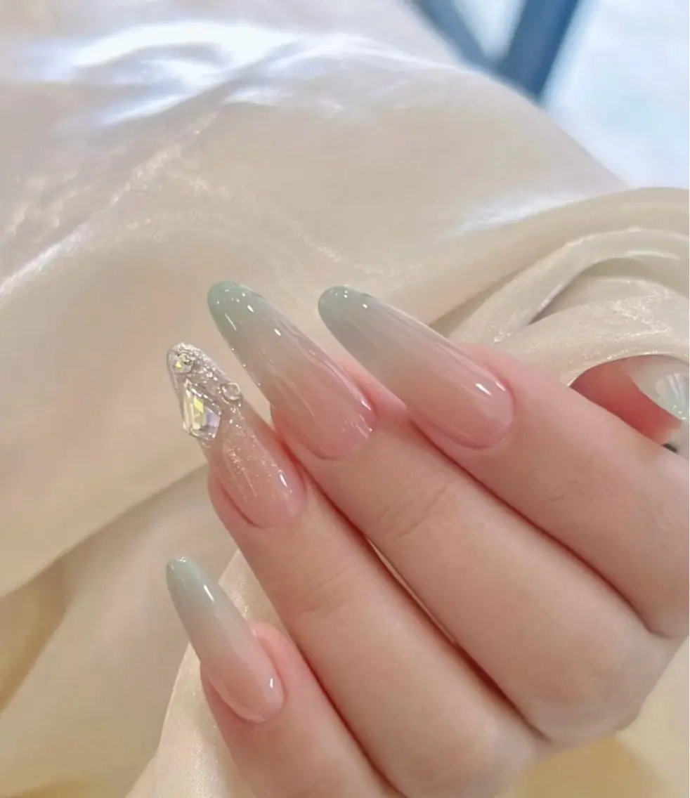 ネイル 高木 維麗絲のネイルデザイン
