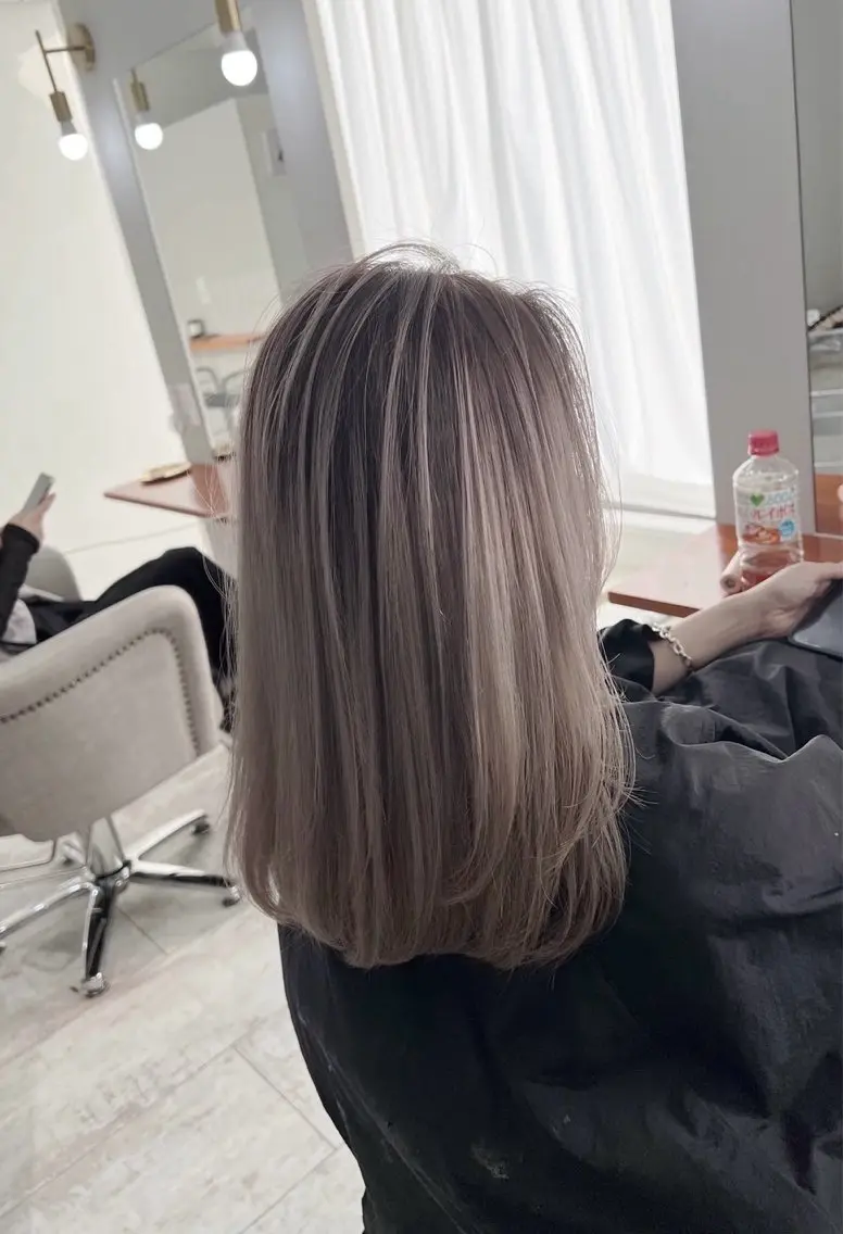 ミディアム カラー バレイヤージュ グレージュ レイヤーカット 指名数No.1 /NAOYAのヘアスタイル