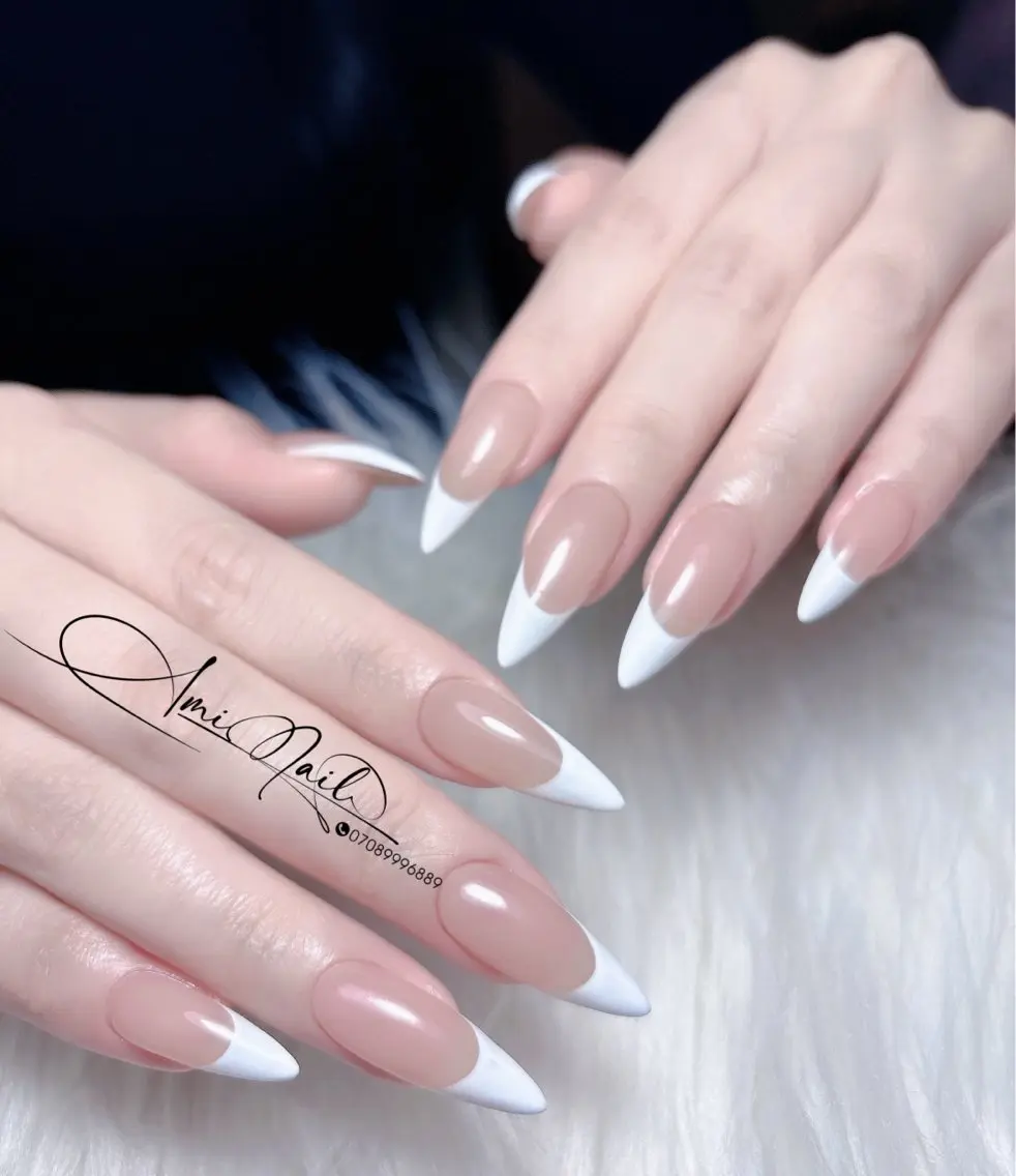 ミディアム Ami Nails 1のネイルデザイン