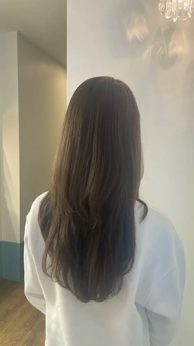 ロング カラー 透明感カラー グレージュ オリーブグレージュ オリーブグレー いさと🩵ᩚ 表参道美容室のヘアスタイル