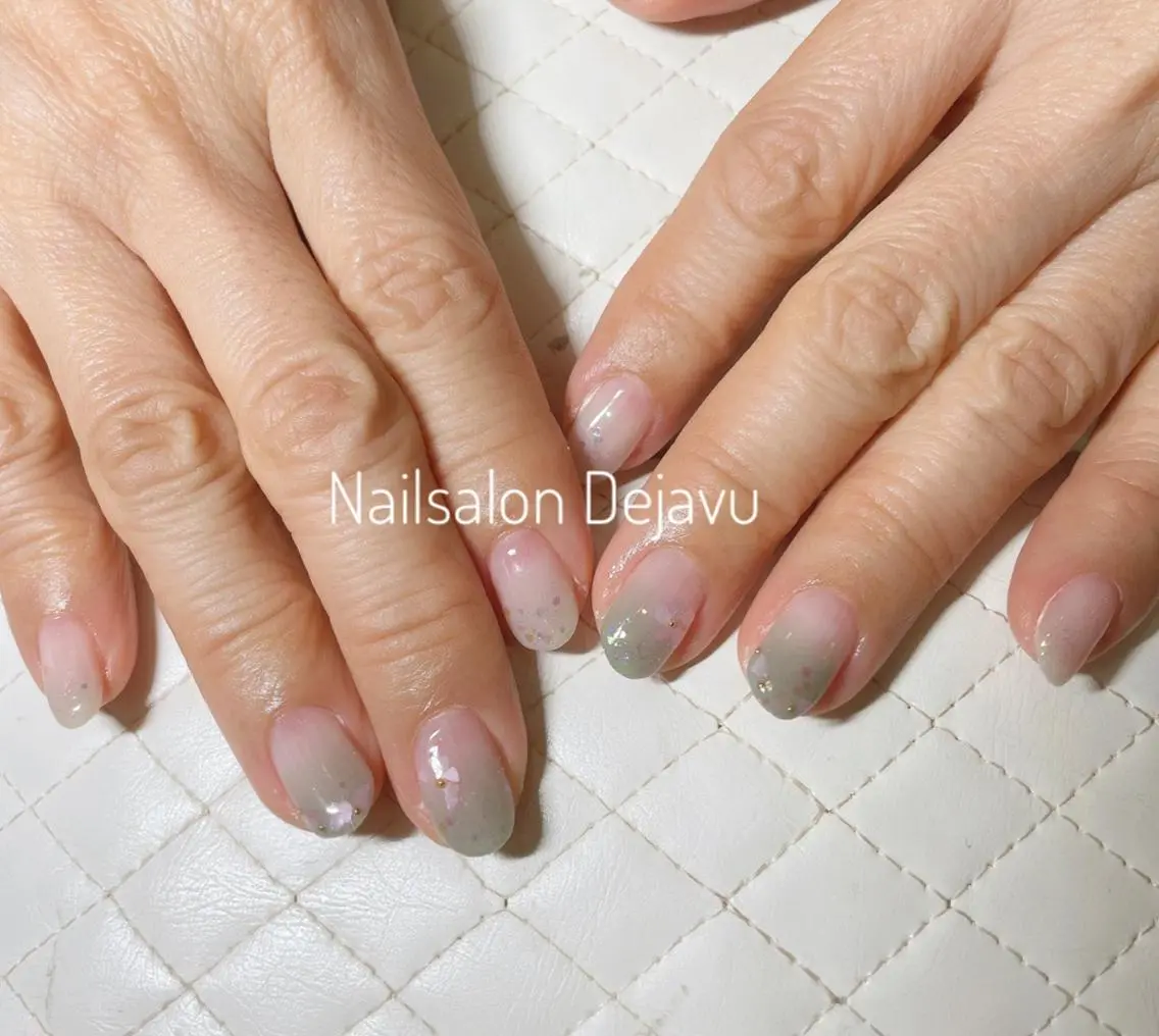 ネイル アートネイル フラワーネイル ジェルネイル グラデーション ストーンネイル ハンドネイル Nail salon Dejavu 🌿のネイルデザイン