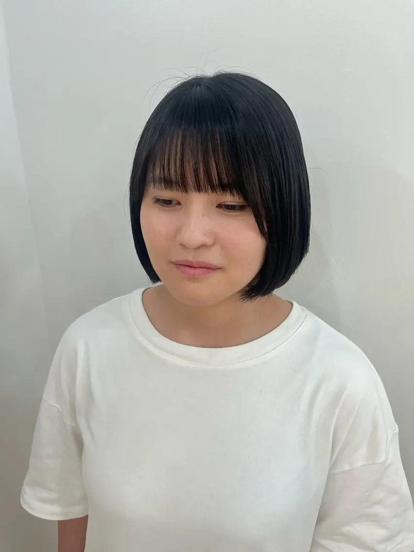 ショート ボブ レイヤーカット 暖色カラー/パラッと Bob/モエのヘアスタイル