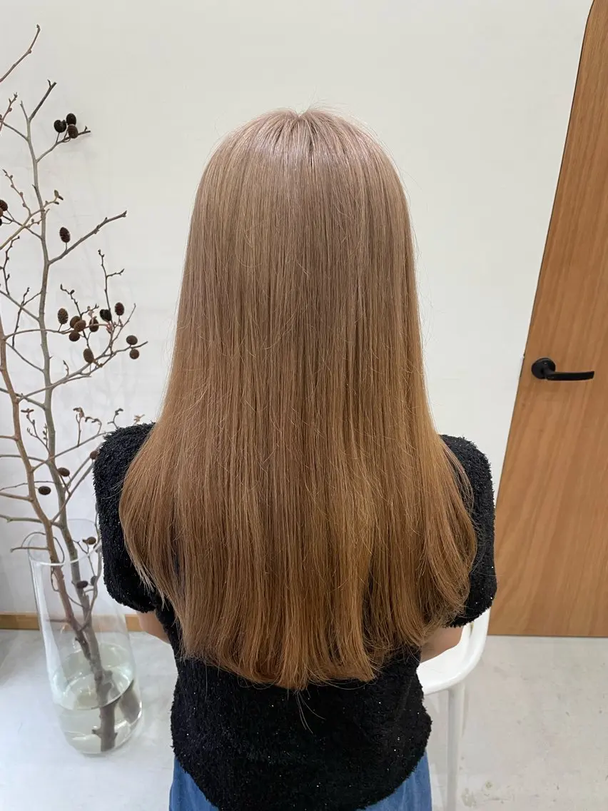 ロング カラー ベージュカラー ブリーチ ミルクティーベージュ カット ヘアカラー 慎太朗/パーマ/ボブ /センターパートのヘアスタイル