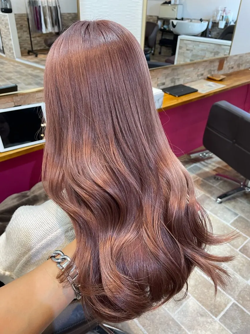 ロング カラー ベージュカラー ピンクカラー ピンクベージュ ヘアカラー YUI/ ブリーチカラー🌷のヘアスタイル