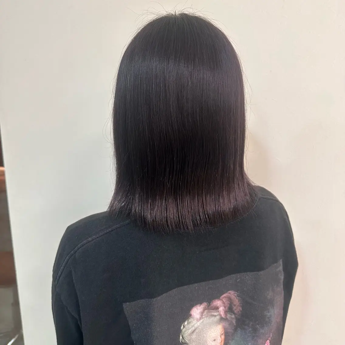 ミディアム カラー ブラウンカラー パープルカラー パープルブラウン 井上 莉緒のヘアスタイル