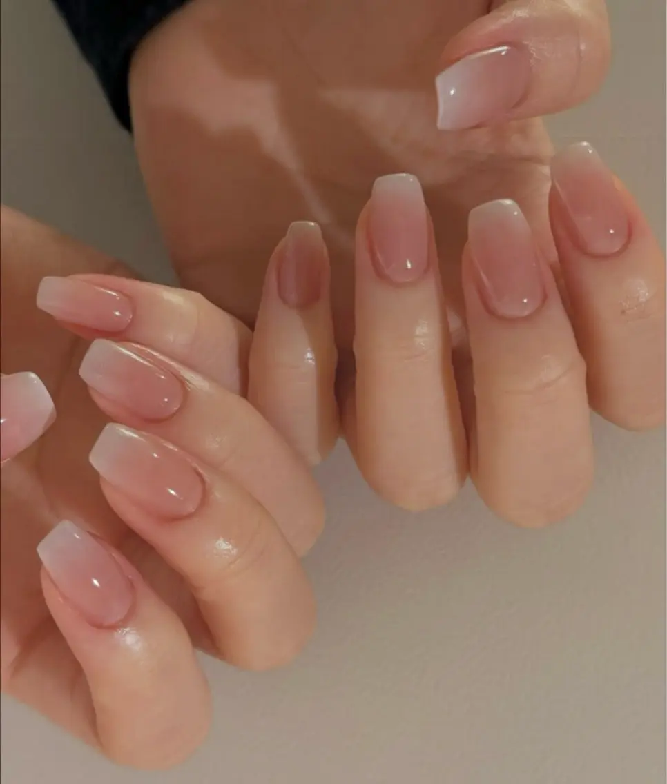 ネイル アートネイル オーロラネイル チークネイル フレンチネイル ガラスフレンチ ハンドネイル 🎀YooLi Nail salonのネイルデザイン