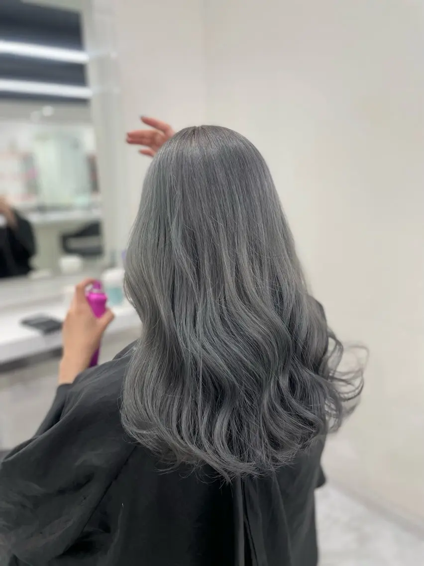 ロング カラー シルバー ラベンダー💜 グレージュ🩶のヘアスタイル