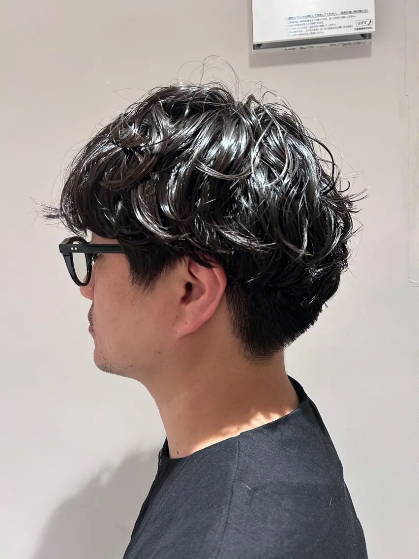 ショート パーマ メンズ マッシュ メンズパーマ プードルパーマ メンズショート スペインカール メンズパーマ ジンのヘアスタイル