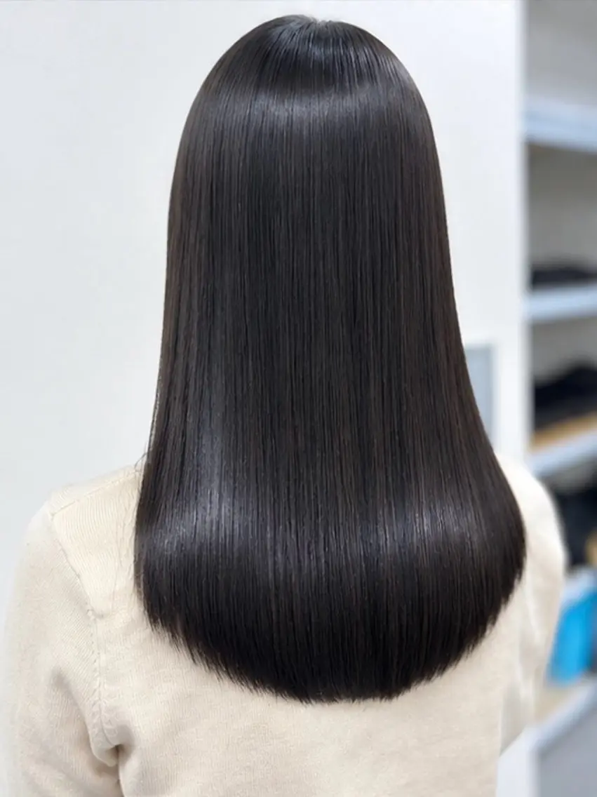ロング カット 縮毛矯正 暗髪うる艶ヘア🫧 yumi🐈‍⬛🪽のヘアスタイル