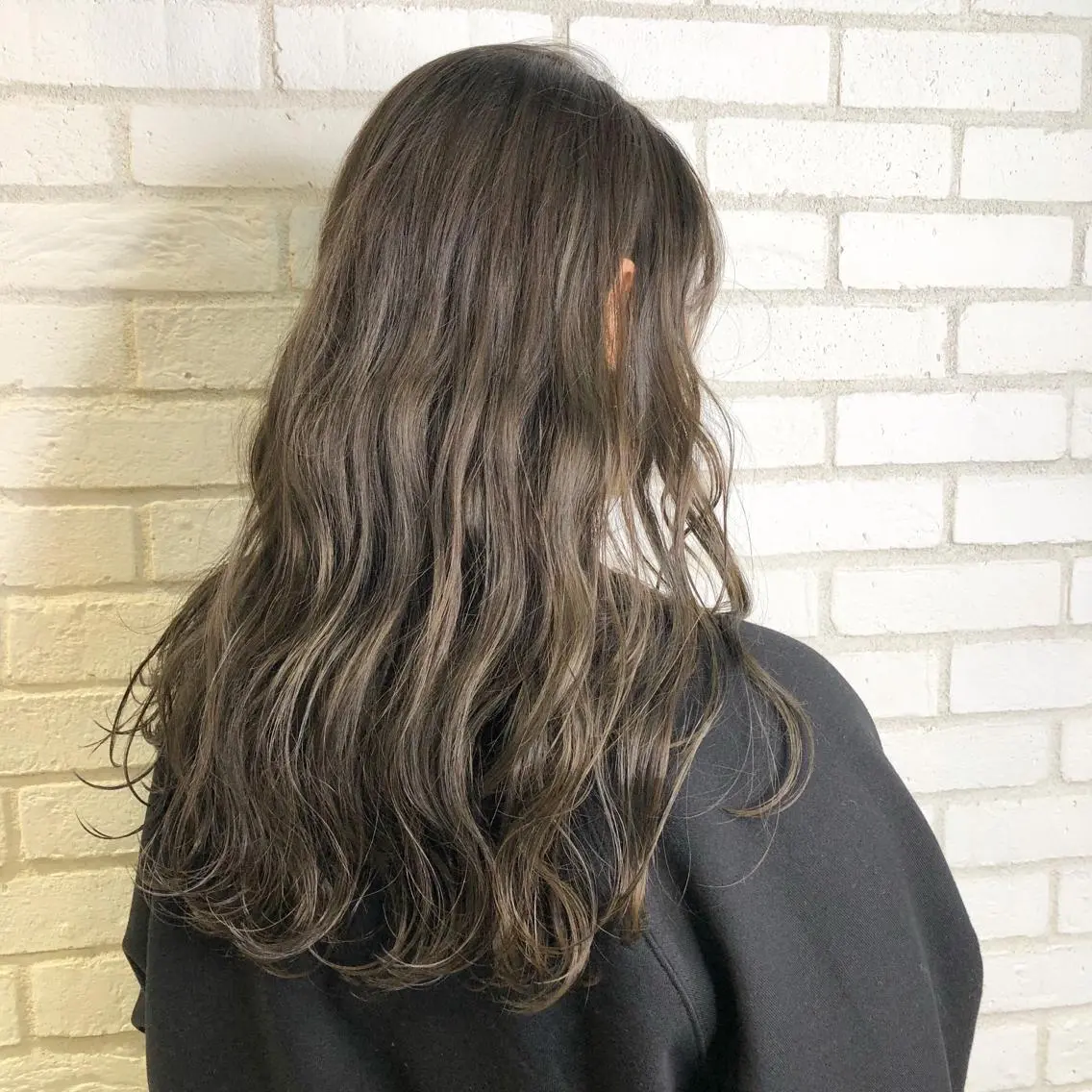 ロング カラー ダークグレー ダークグレージュ グレージュ 佐藤 高徳のヘアスタイル