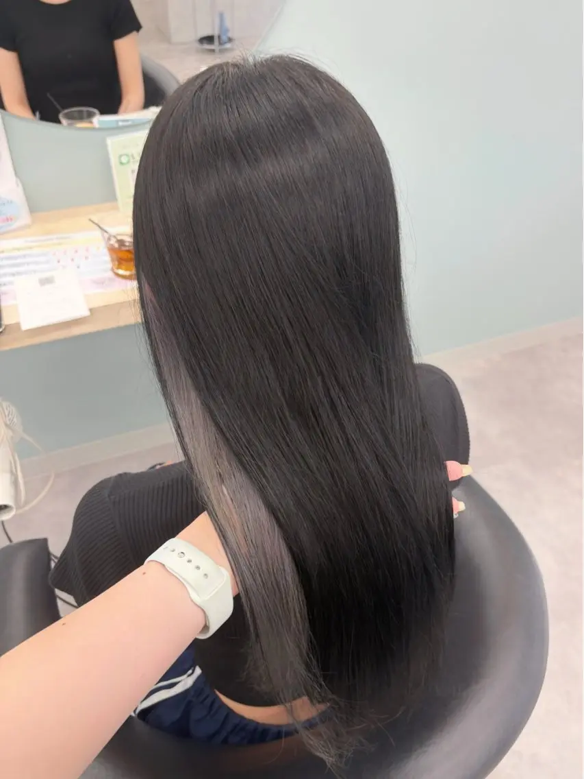 ロング カラー 黒髪 シルバー ヘアカラー レイヤー/髪質改善 🫧小町 紗耶華のヘアスタイル