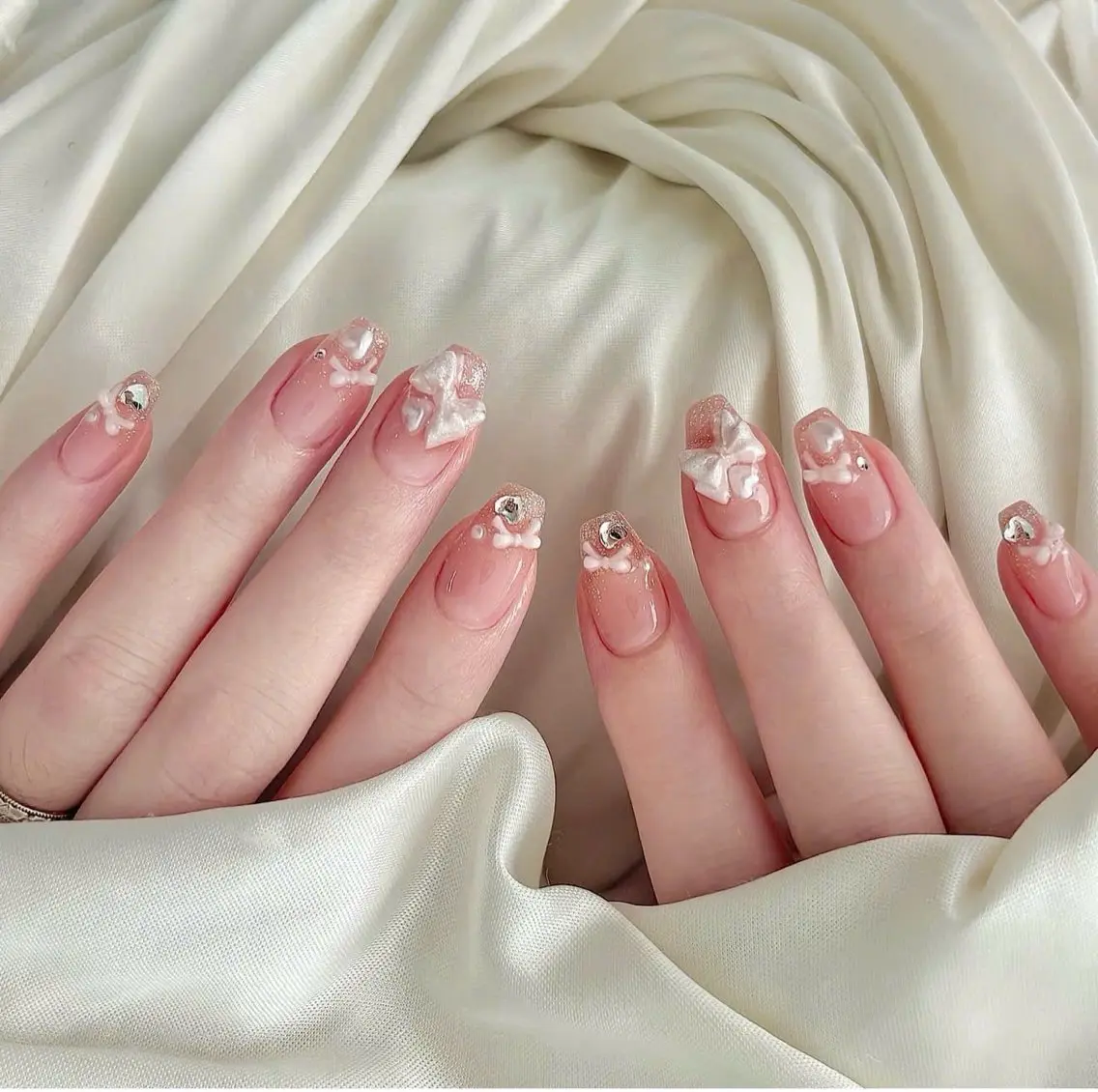 ネイル フレンチネイル キラキラネイル マグネットネイル ミラーネイル ニュアンスネイル Tira Nailのネイルデザイン