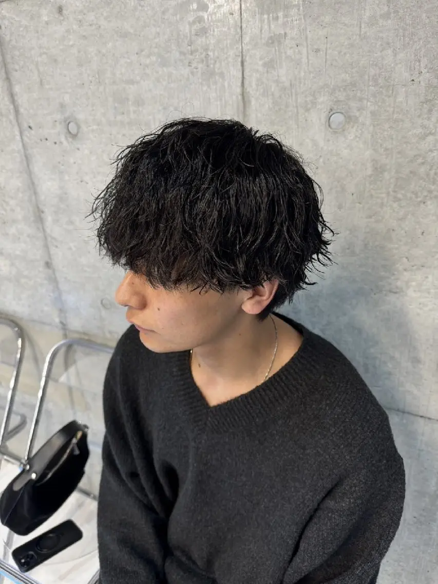 パーマ メンズ 地雷系🎀ハイトーン 💙荒川結星のヘアスタイル