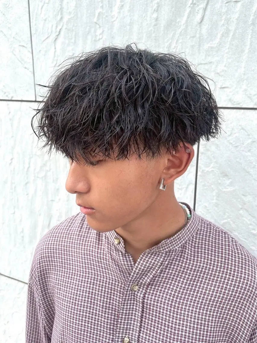 パーマ メンズ メンズ毛流れパーマ ブリーチSHIONのヘアスタイル