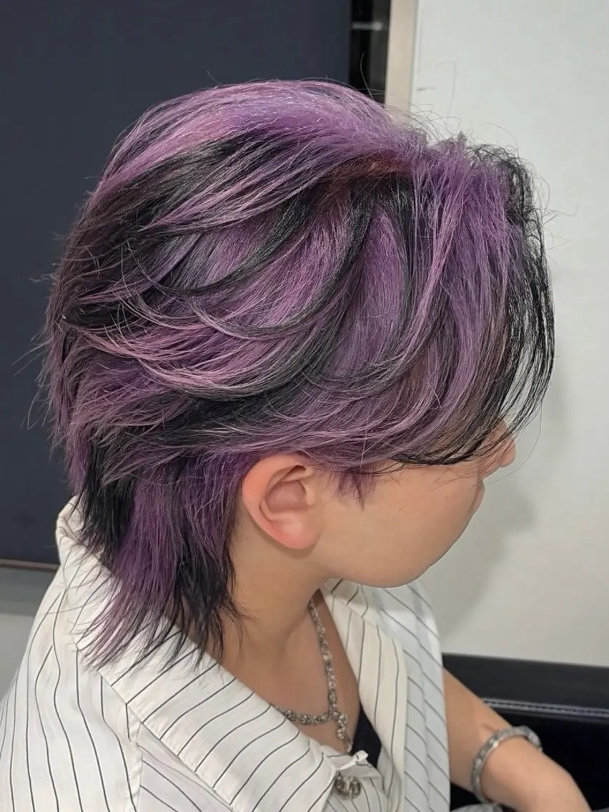 カラー メンズ メンズブリーチ センターパート フェザーパーマ メンズハイトーン メンズ韓国風 カット ヘアカラー メンズハイトーン No.1🏆Tiamのヘアスタイル