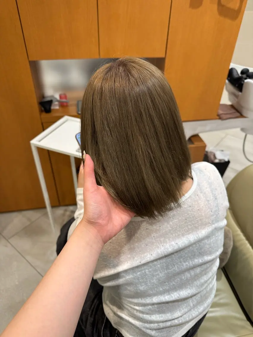カラー ベージュカラー ブリーチ 透明感カラー ハイトーンカラー ミルクティーベージュ ヘアカラー トリートメント Jr.スタイリスト／ レイヤー／MANAのヘアスタイル