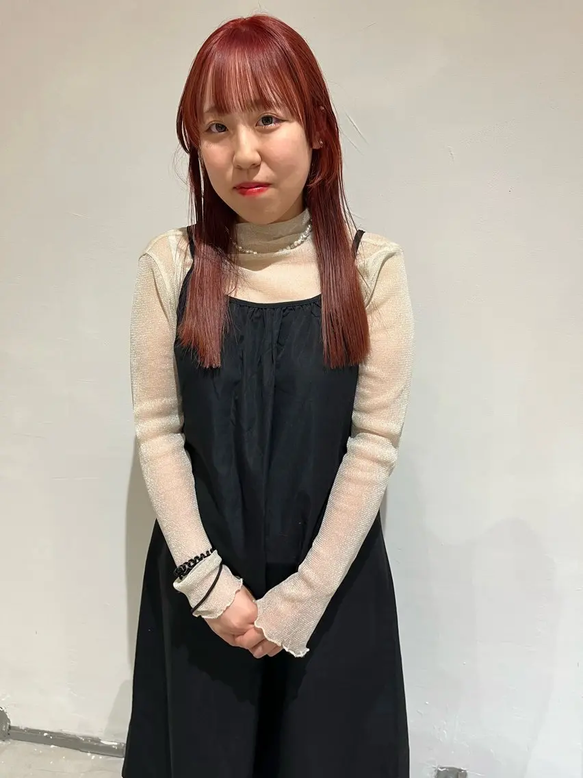 ロング カラー ブリーチ レッドカラー 鈴木 美紅のヘアスタイル