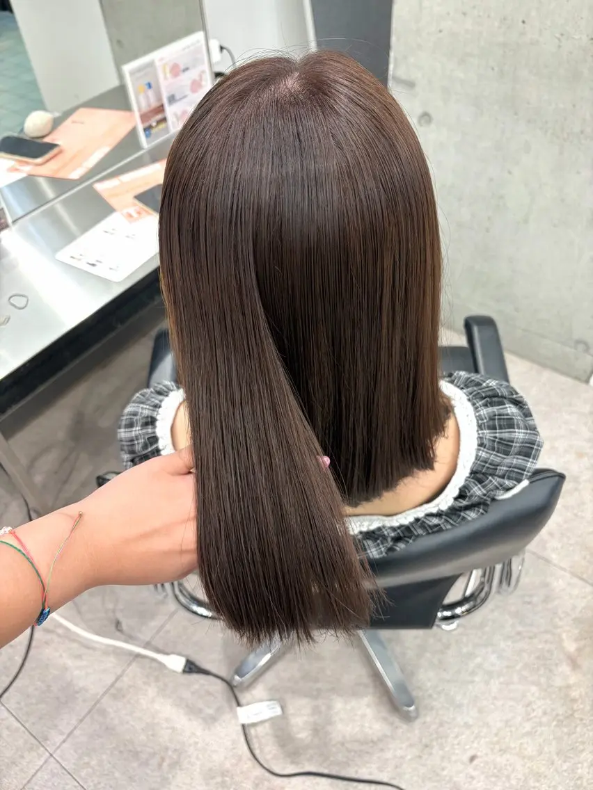 ミディアム カラー ブリーチ ブリーチなしカラー 艶々ハイトーン🫧/ かのんのヘアスタイル