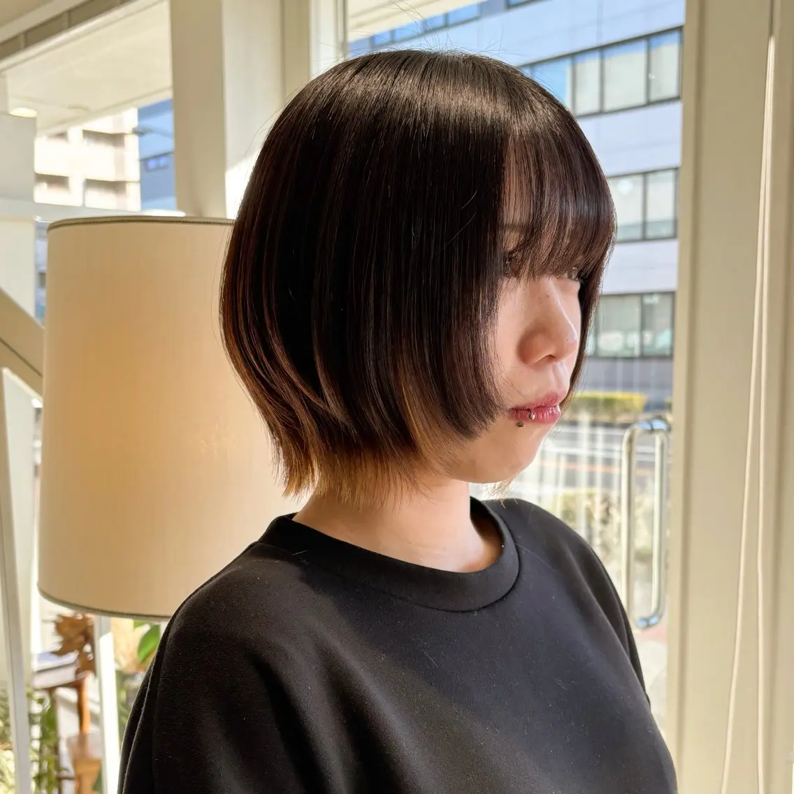 ショート ボブ レイヤーカット サイドバング ウルフカット 安西 香利奈のヘアスタイル