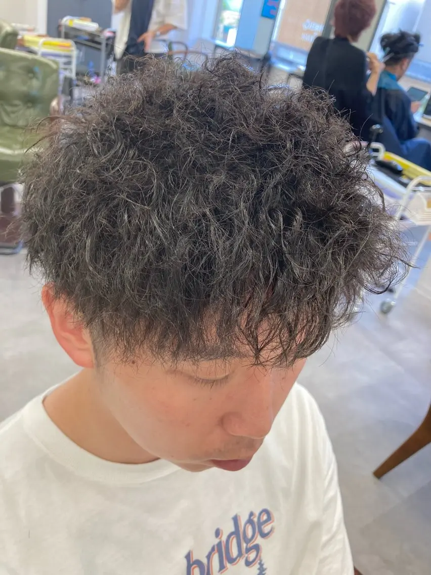 ロング パーマ メンズ メンズパーマ メンズツイストパーマ ツイストパーマ SHAFT Ieiriのヘアスタイル