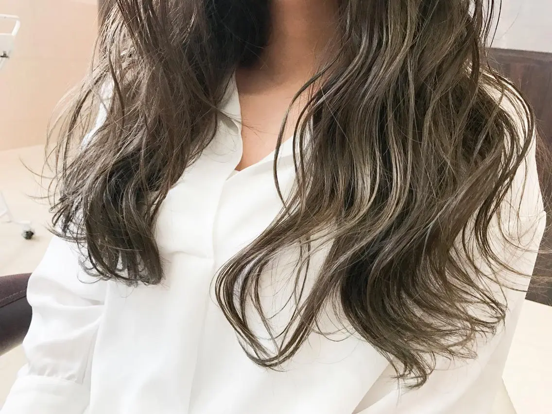 ロング カラー ベージュカラー 透明感カラー カット ヘアカラー Oopsレイヤー 加藤澄都のヘアスタイル