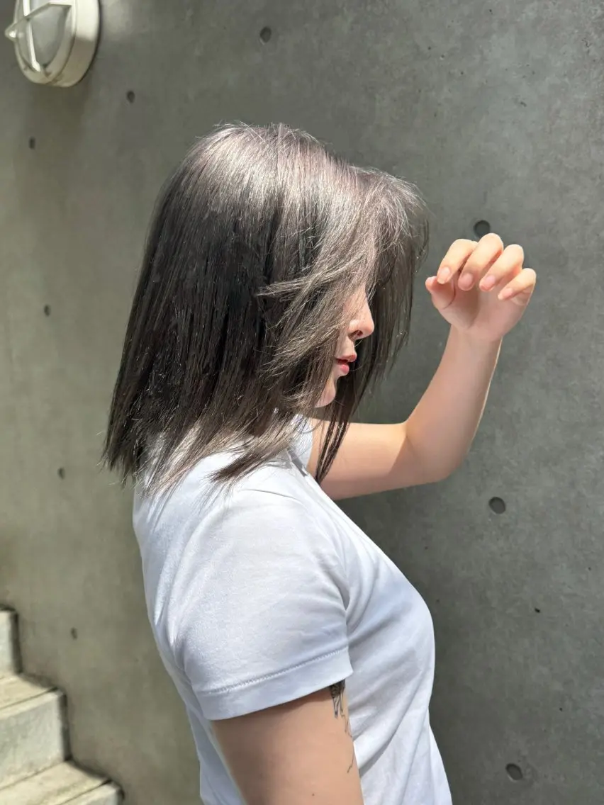 カラー ニトウ レイナのヘアスタイル