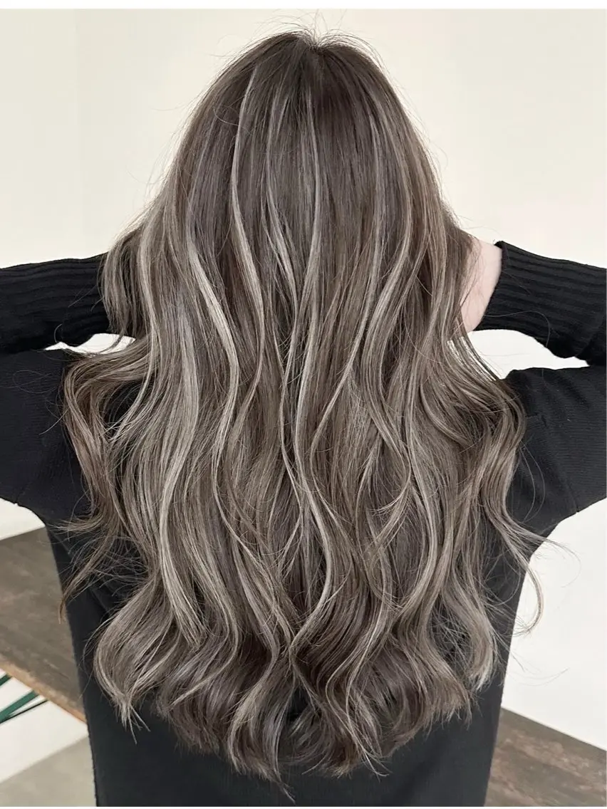 ロング カラー シールエクステ バレイヤージュ ベージュカラー ブリーチ ケアブリーチ ヘアカラー トリートメント 大阪梅田/レイヤー/ ハイライト/yuuのヘアスタイル