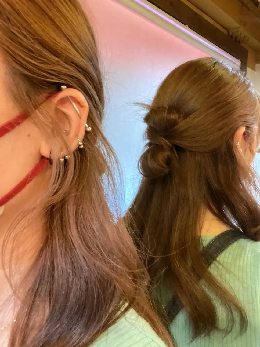 ロング カラー ヘアアレンジ ハーフアップ お団子ヘア 簡単アレンジ saya (サヤ)のヘアスタイル