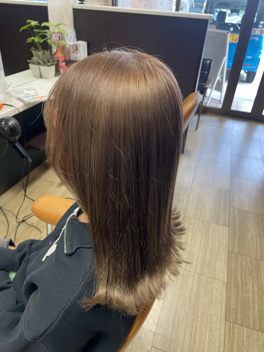 セミロング カラー ベージュカラー ヘアカラー 徳留 もも花のヘアスタイル