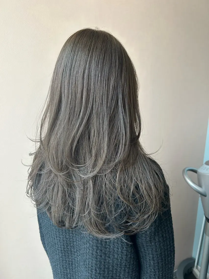 ロング カラー ブリーチ ダブルカラー グレージュ ブリーチなしカラー オリーブグレージュ カット ヘアカラー トリートメント hubhair レイヤー/透明感のヘアスタイル
