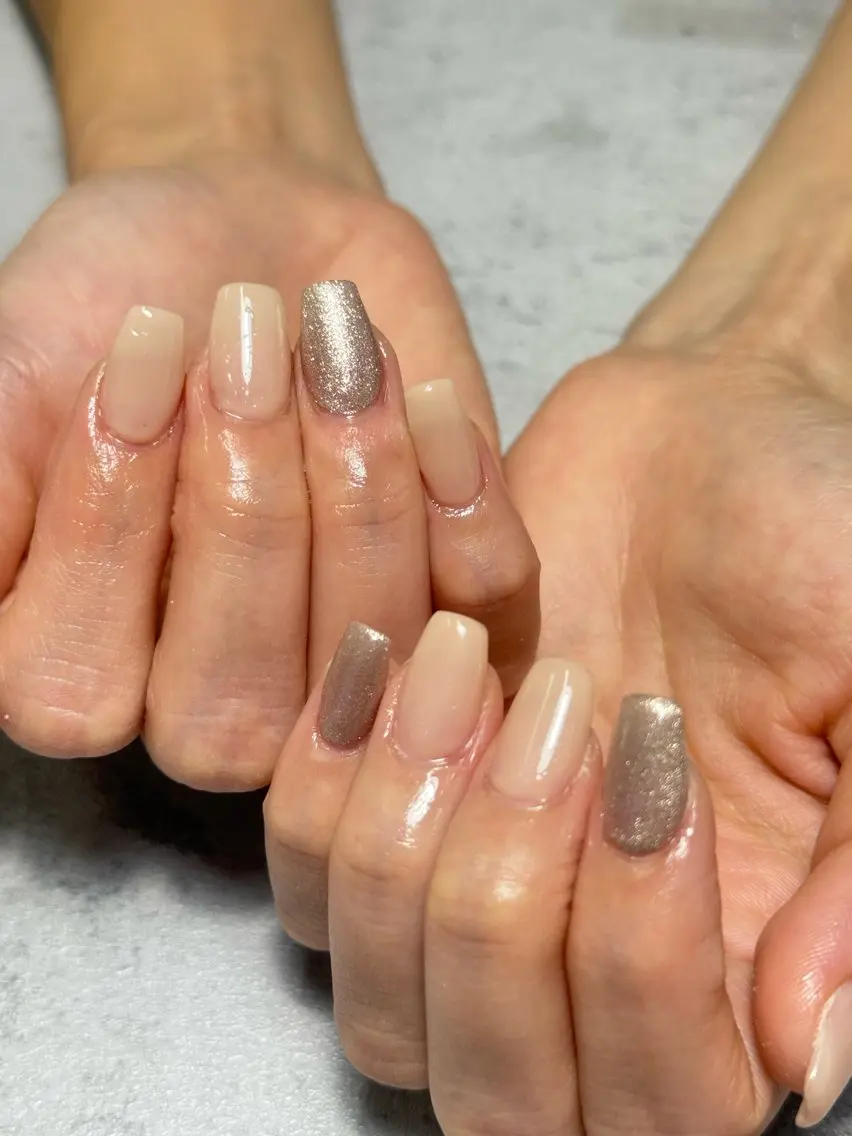 ネイル ラメ(グリッター) ワンカラーネイル シルバー k+1💅🏻 miyukiのネイルデザイン